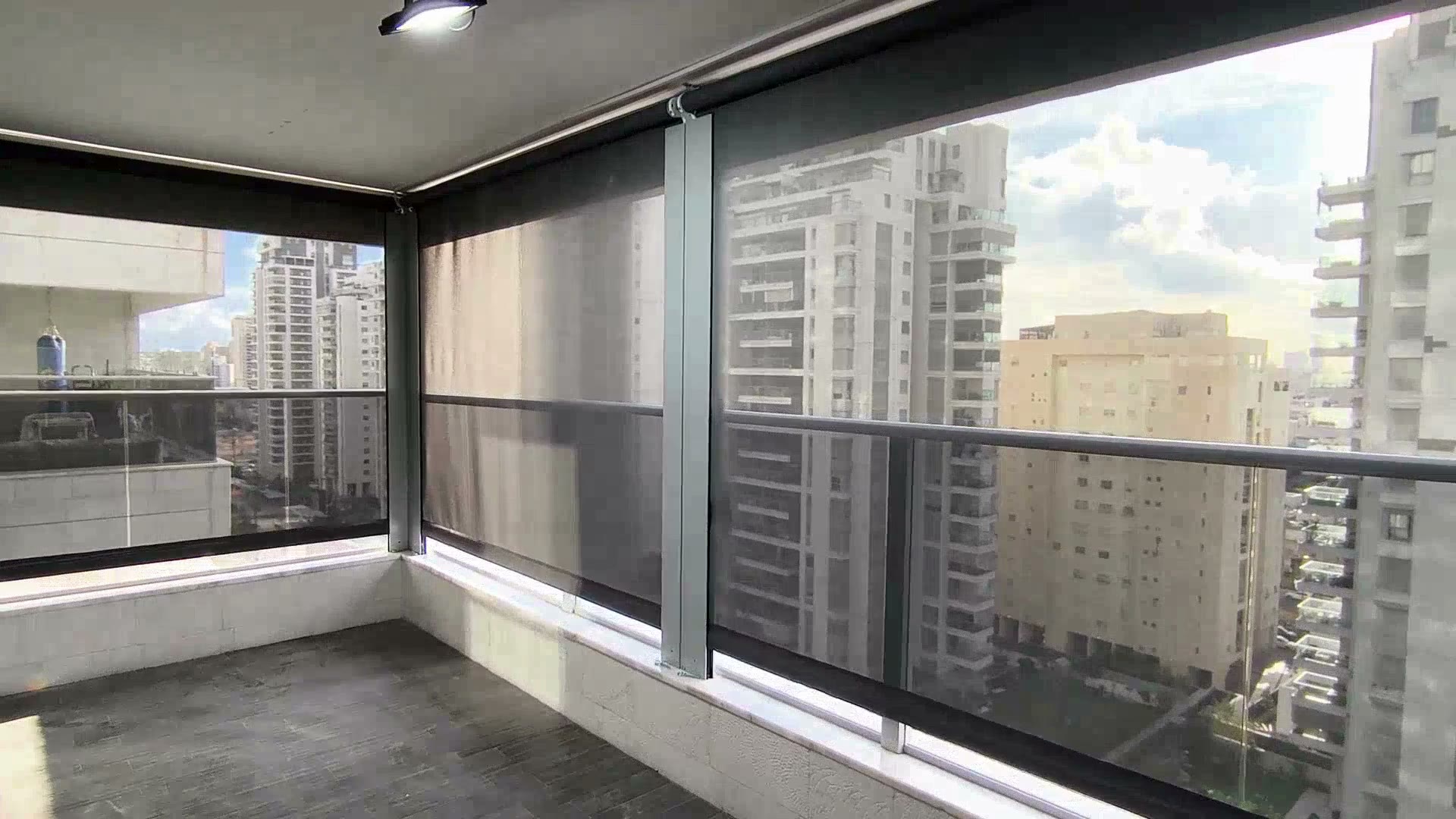 סרטון עד חומת מעקה